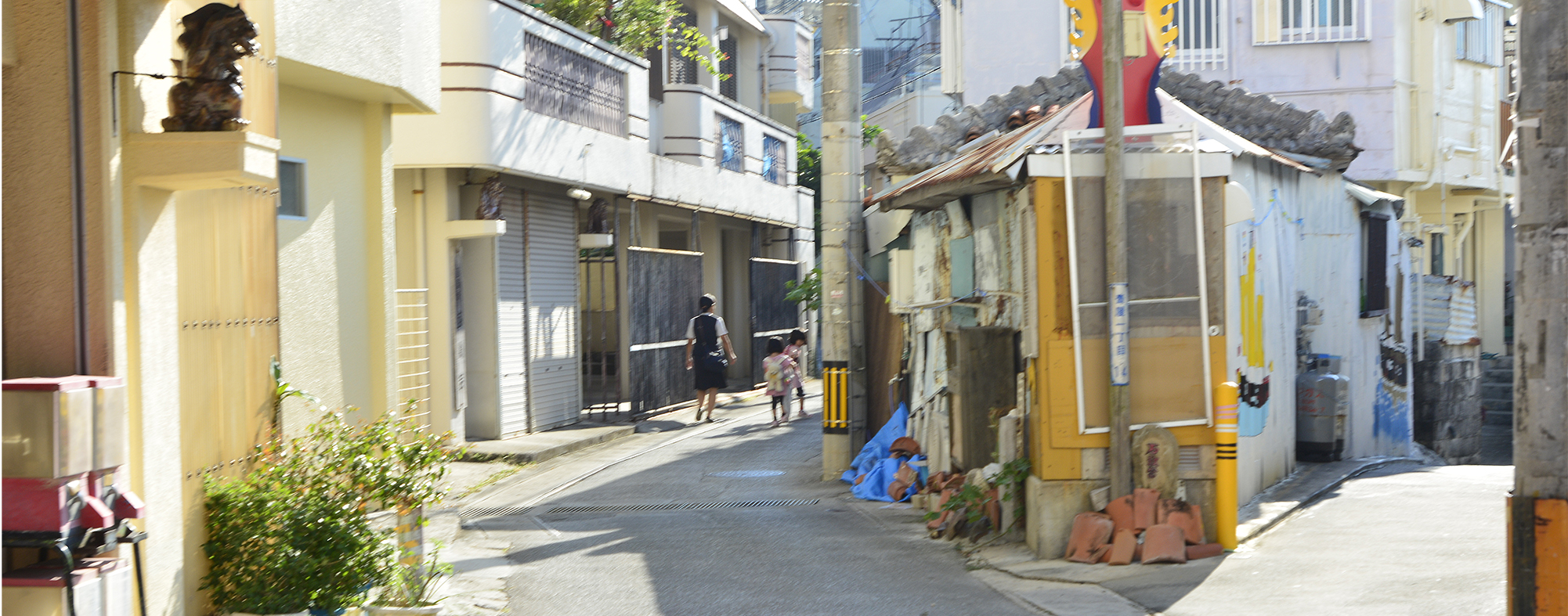 魔除けの沖縄石敢當とシーサー