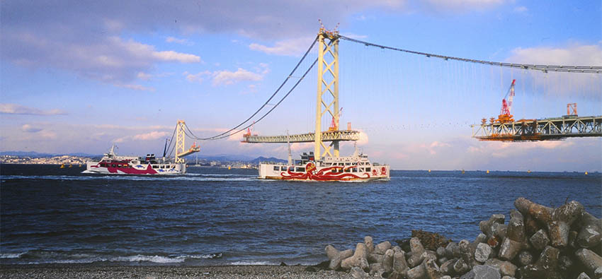 世界一の美しい明石海峡大橋