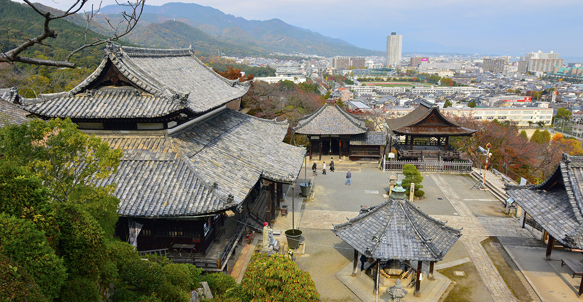 琵琶湖半の高台に建つ古刹三井寺、紅葉絶景＠滋賀県大津市