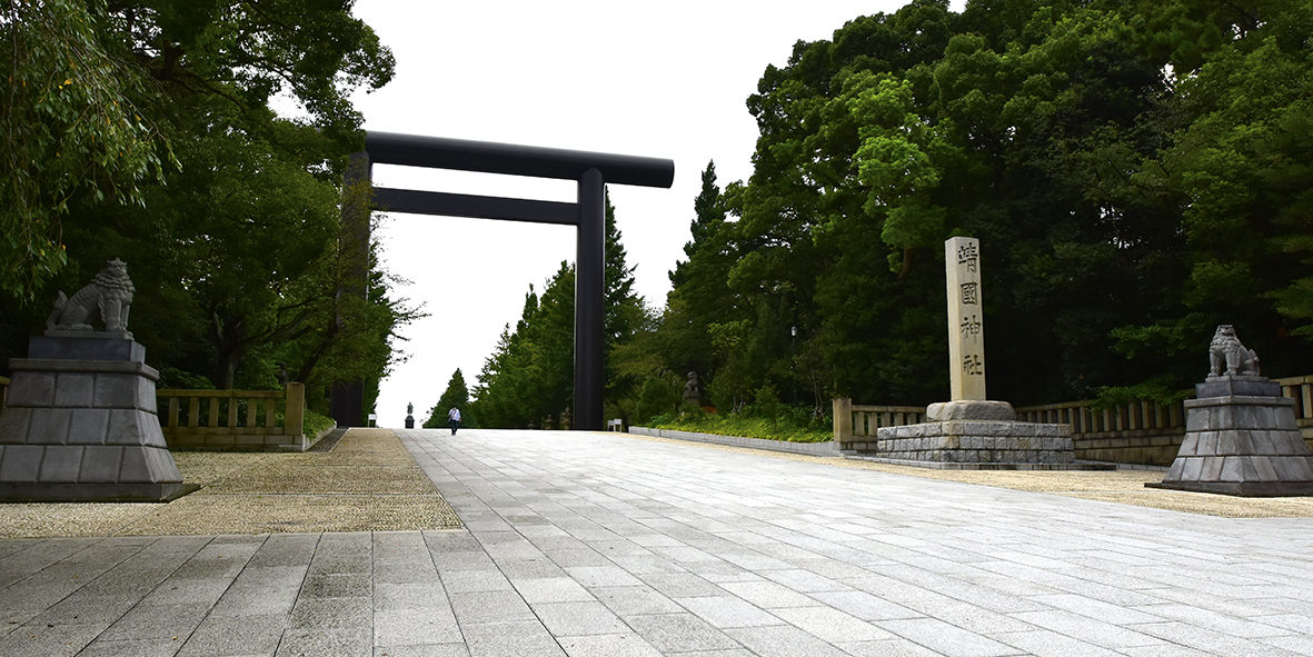 魂は生き続ける靖国神社へ