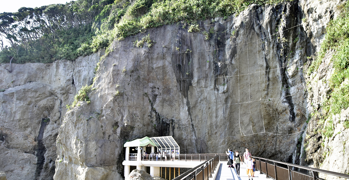 江の島弁財天信仰の発祥の地岩屋@藤沢