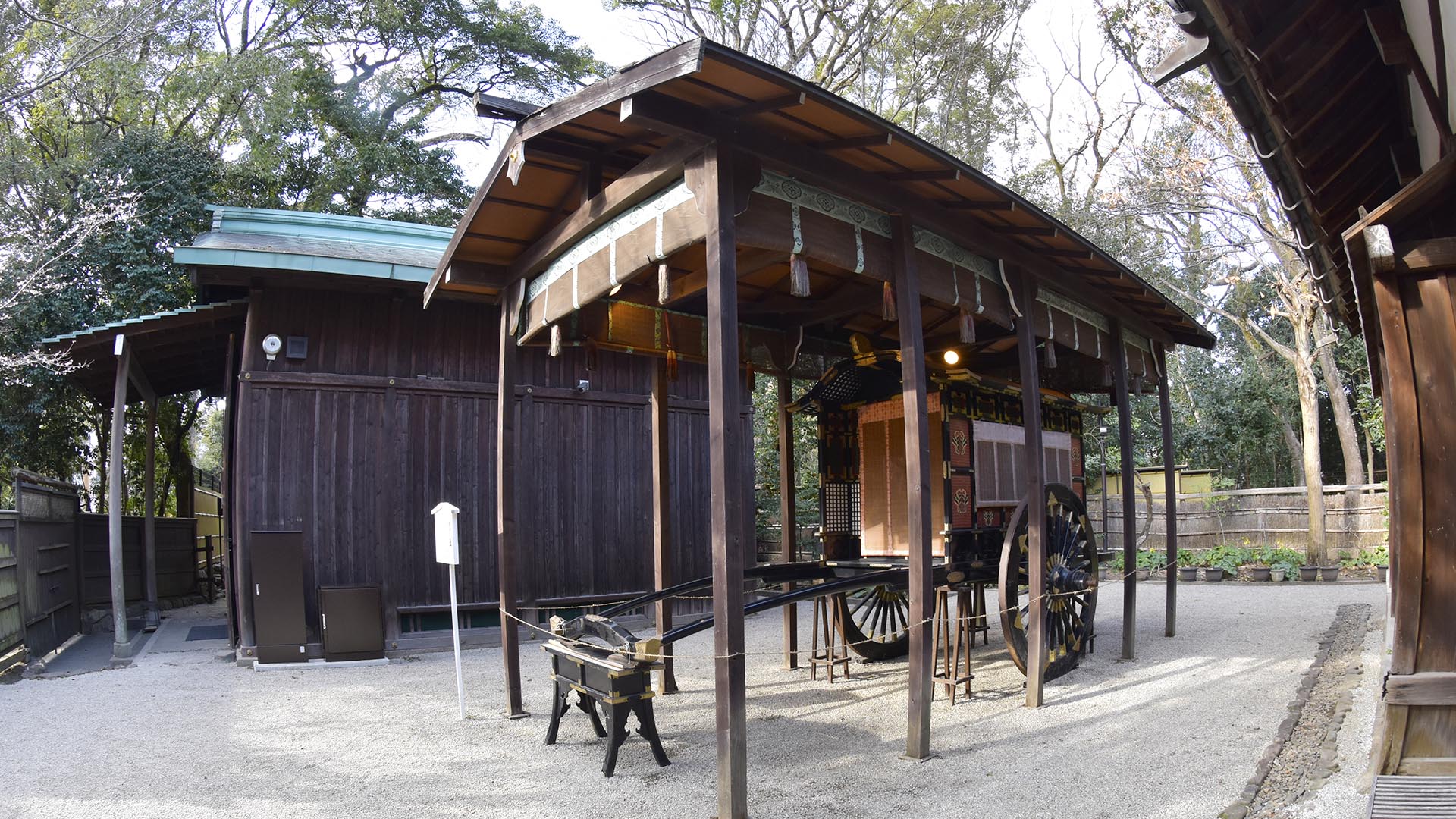 神様が降臨する磐座のパワーが強烈！下鴨神社大炊殿