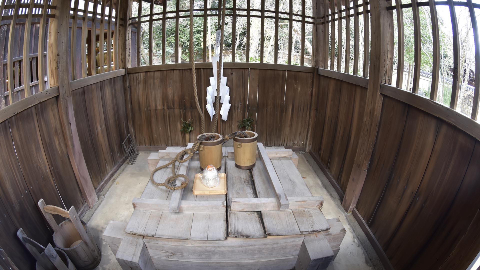 神様が降臨する磐座のパワーが強烈！下鴨神社大炊殿