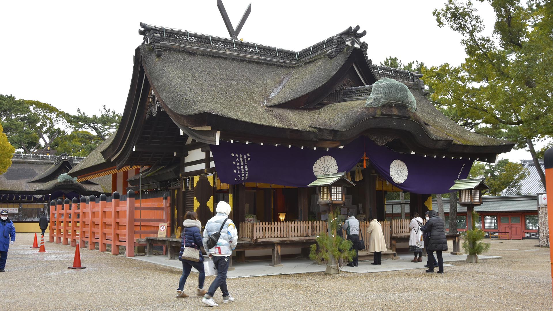 住吉大社第二本宮。御祭神は住吉大神の中筒男命/なかつつのおのみこと