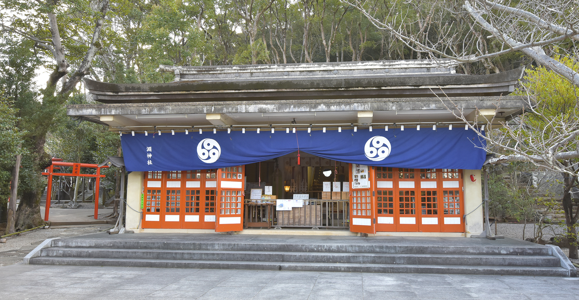 長崎稲佐山展望台、世界新三大夜景に認定された長崎の夜景を望む絶景恋人スポット