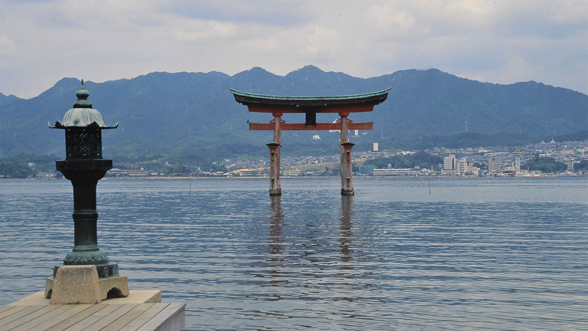 神が宿る島白い大鳥居＠広島宮島