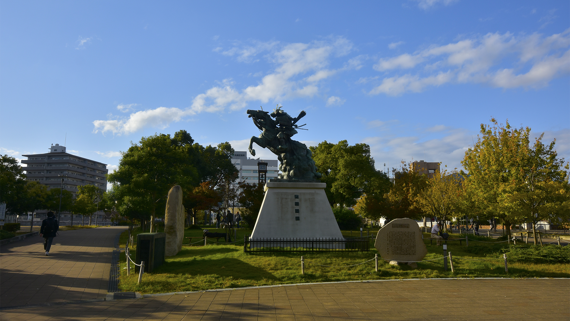 楠正成公の像＠湊川公園