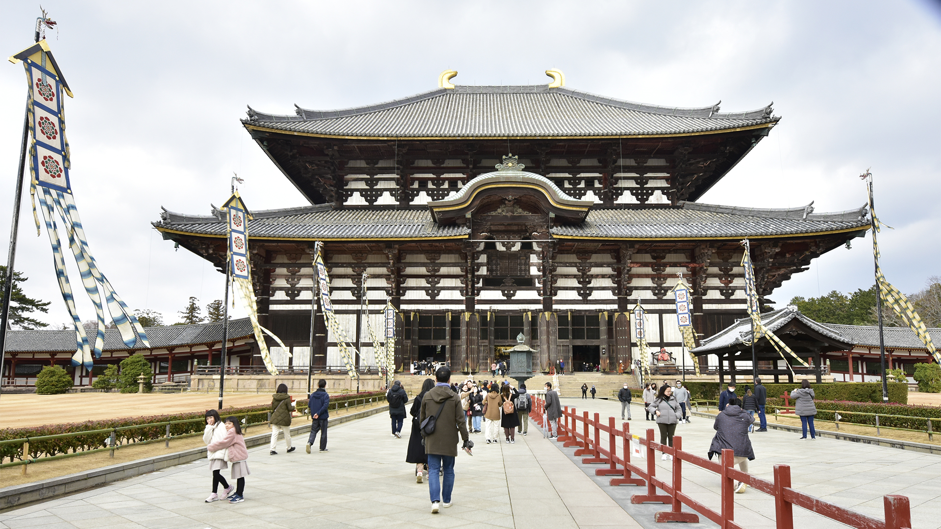 東大寺大仏殿　〒630-8587 奈良県奈良市雑司町