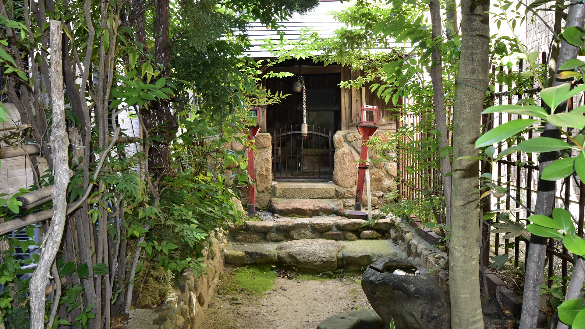 芦屋業平祠