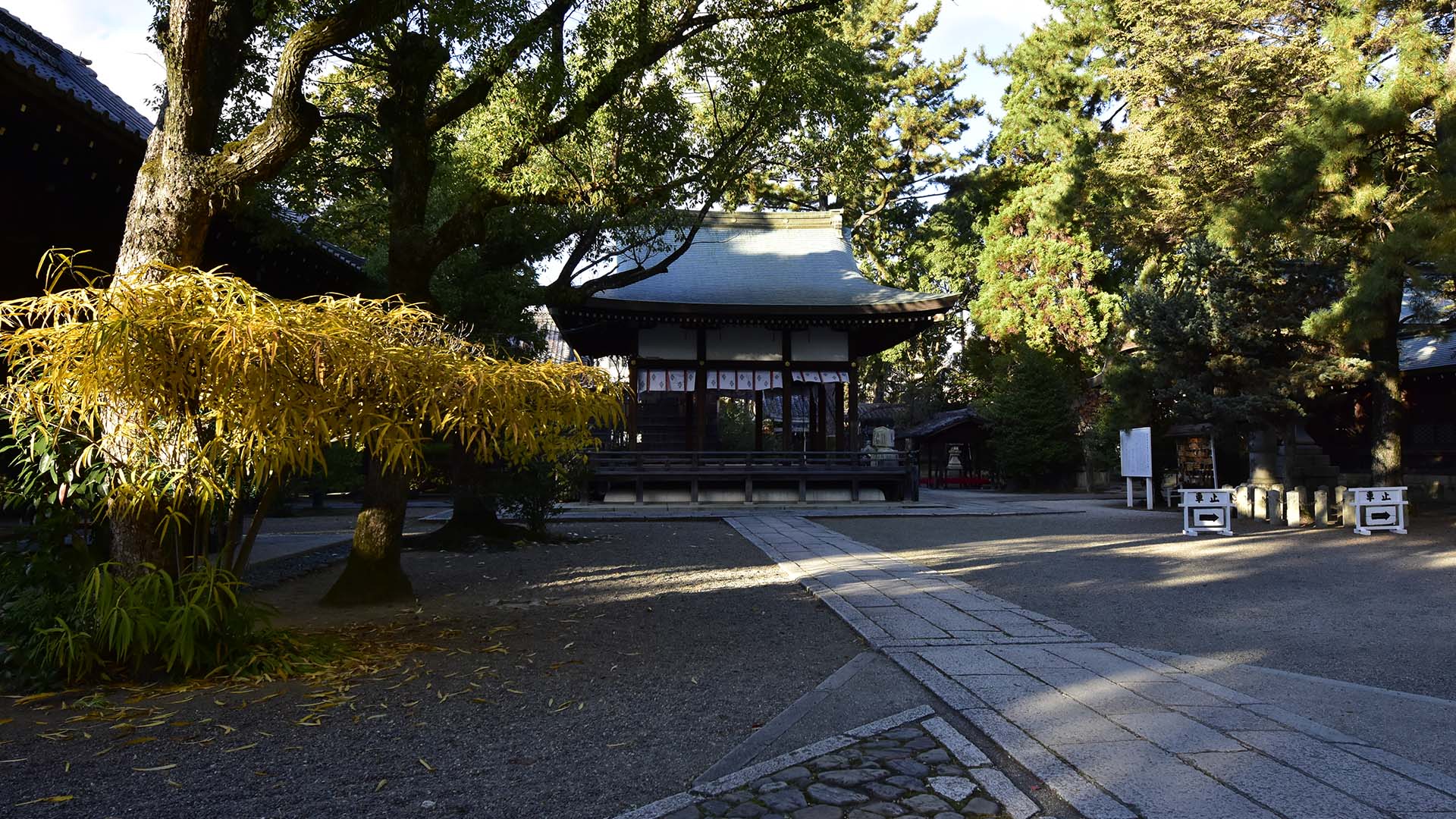 都御所の北側にある厄除けの御霊神社＠京都鞍馬口