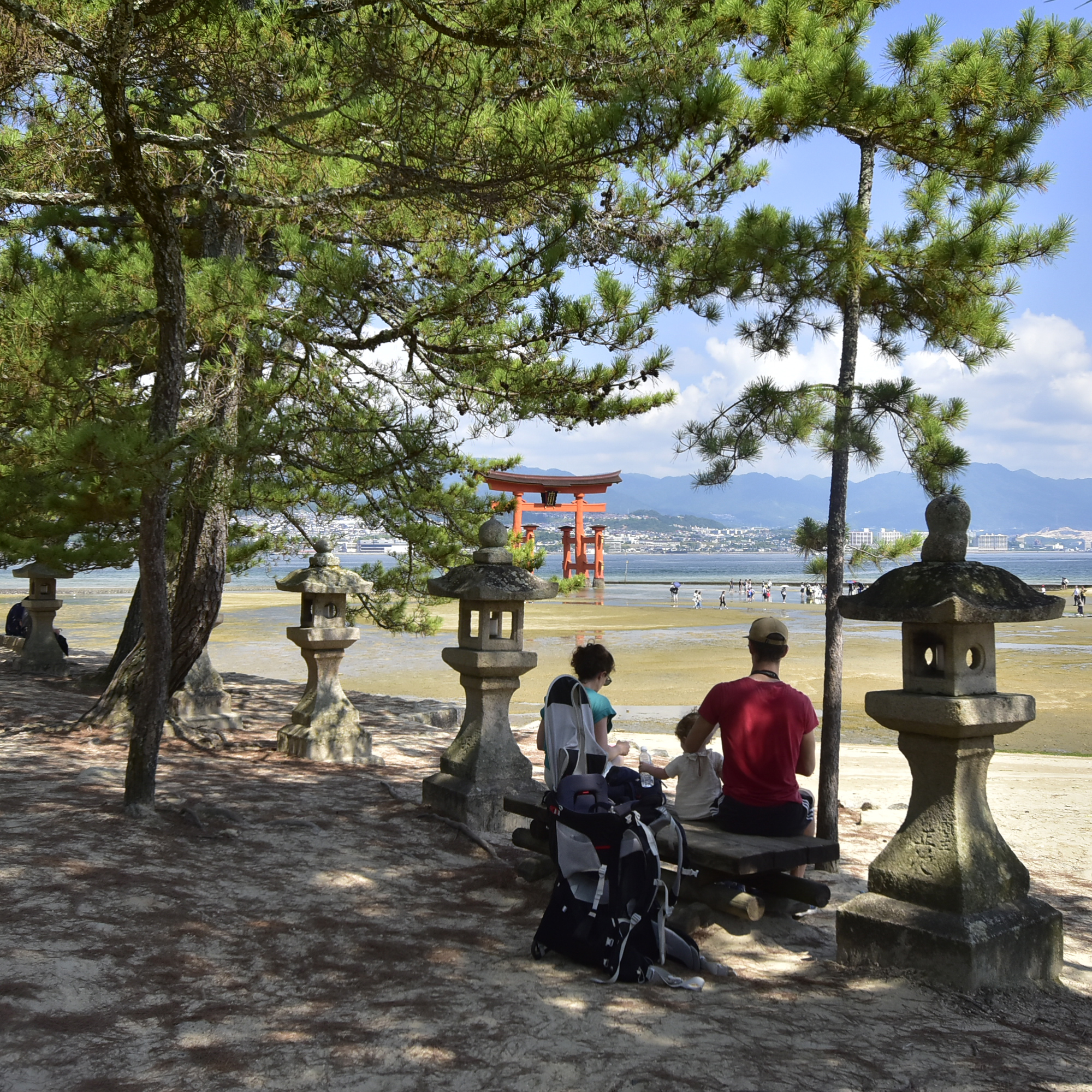 遊びをせんとや生れけむ 厳島清盛神社